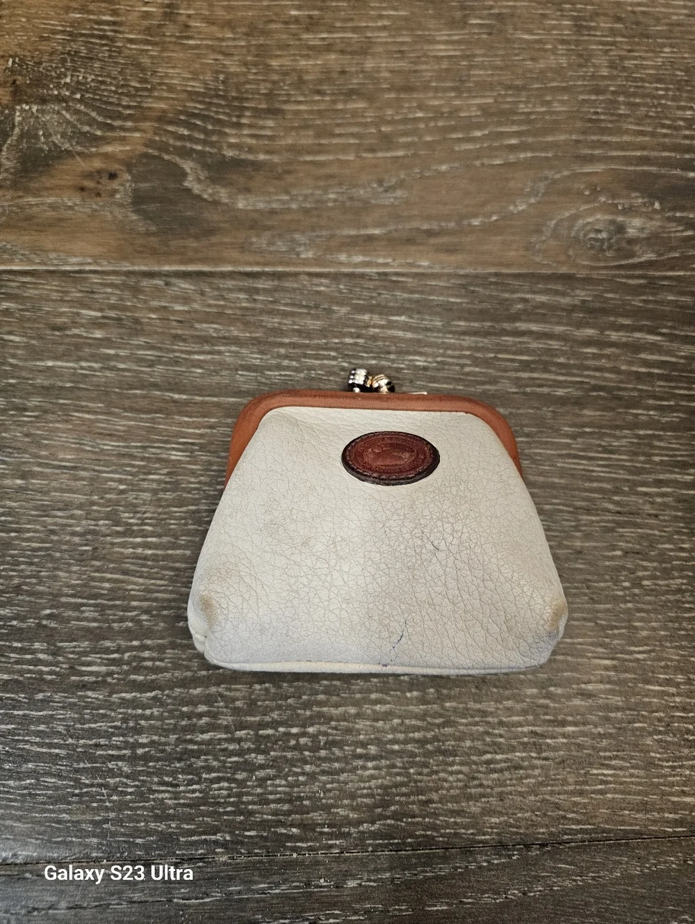 Dooney & Bourke Vintage White Pebbled Leather Coin Purse - Picture 3 of 10